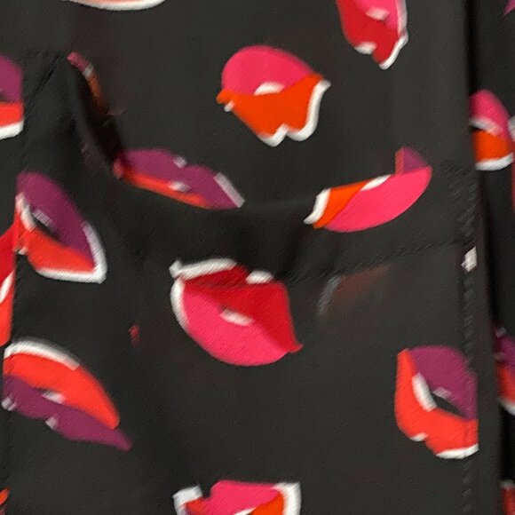 Torrid long sleeve, black button-down shirt w/red lips, size 4X - Picture 7 of 11